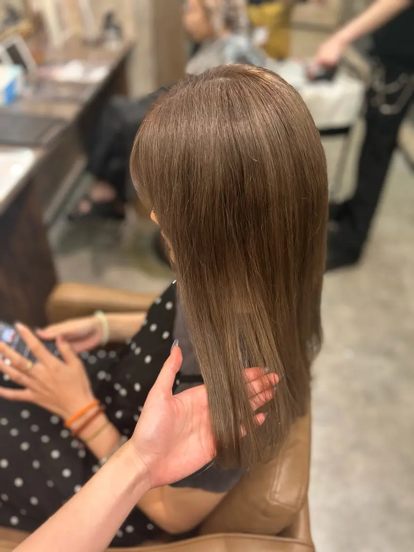 セミロング ヘアカラー マエダ ミノリのヘアスタイル