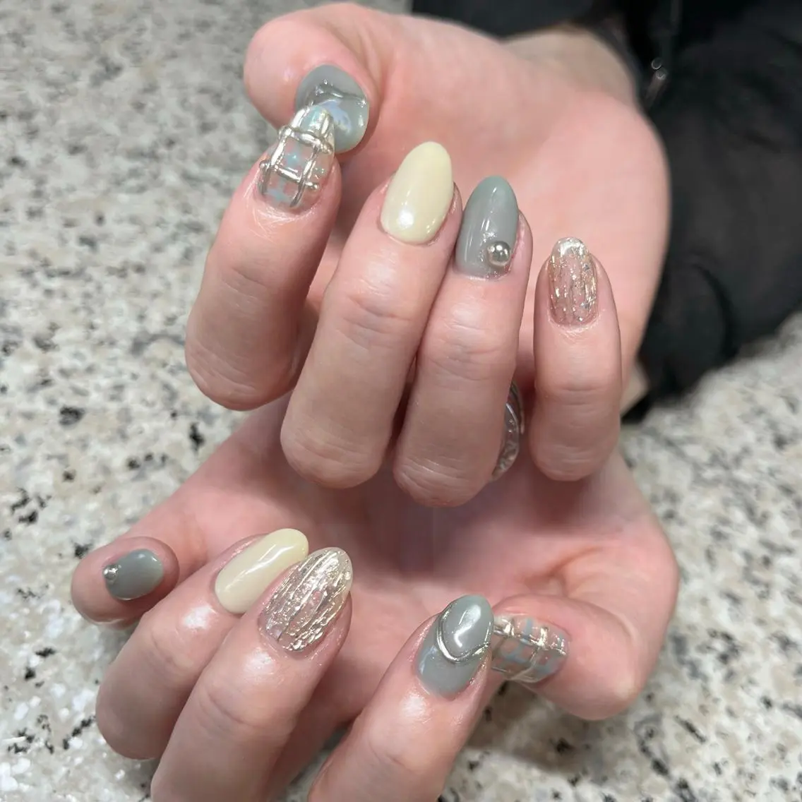 ネイル シルバー nailsalon maluriのネイルデザイン