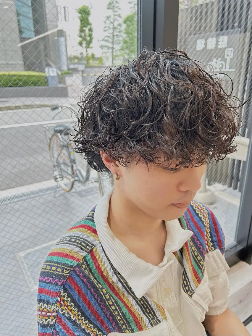 カラー パーマ メンズ メンズパーマ プードルパーマ プードルパーマ スパイラルパーマ パーマ 片山 仁のヘアスタイル