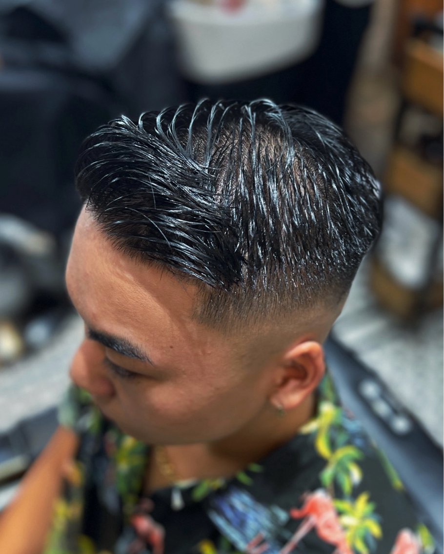 メンズ センターパート フェードカット スキンフェード ツーブロック 刈り上げ カット 指名No.1💥 ユウトのヘアスタイル