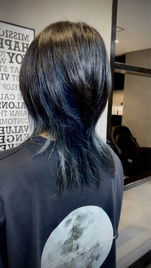 セミロング カラー インナーカラー ウルフカット 大林　恵理 【Agu 屋島】のヘアスタイル