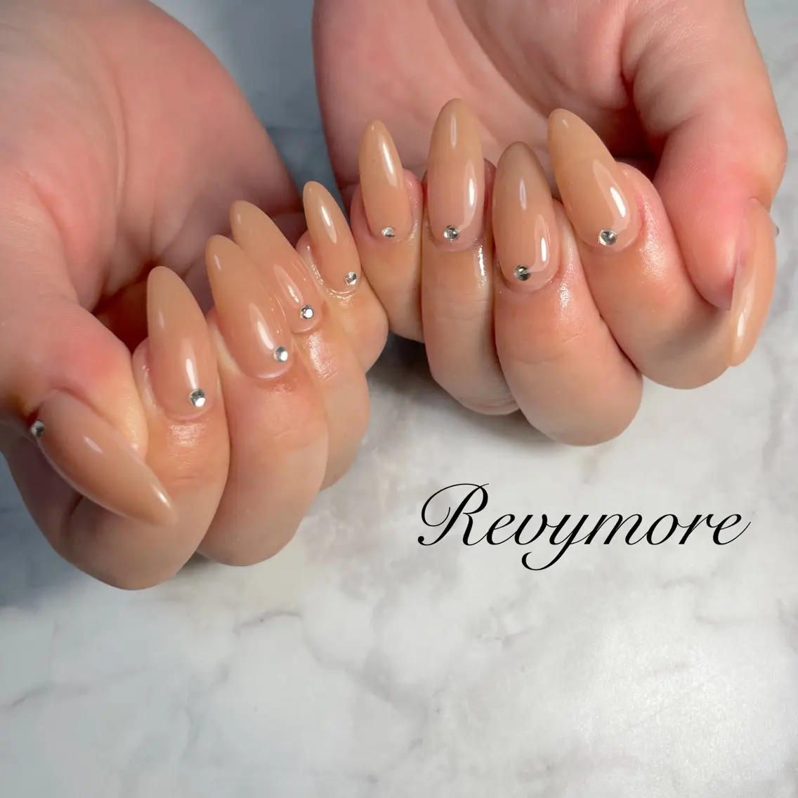 ネイル ジェルネイル キラキラネイル 韓国ネイル ニュアンスネイル オフィスネイル nail salon Revymoreのネイルデザイン