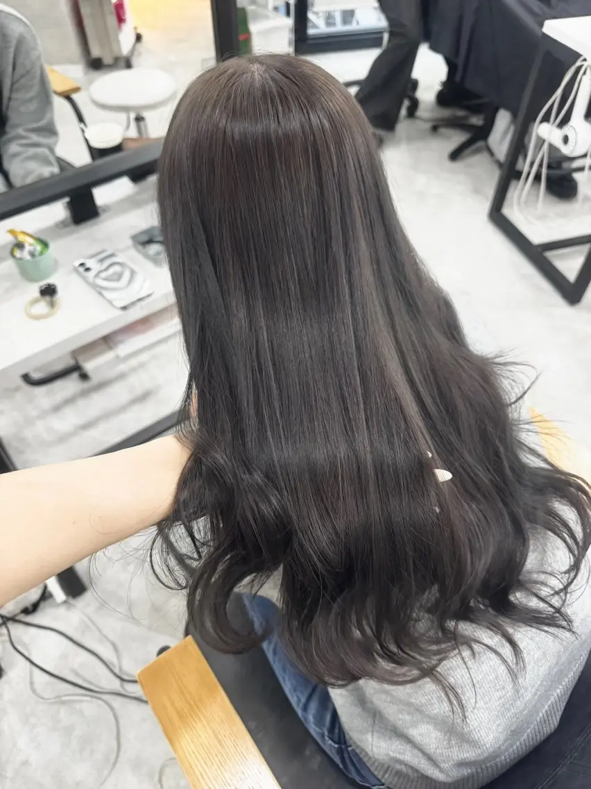 ロング カラー グレージュ カット ヘアカラー トリートメント 赤み無し柔らかカラー 【梅田】madokaのヘアスタイル