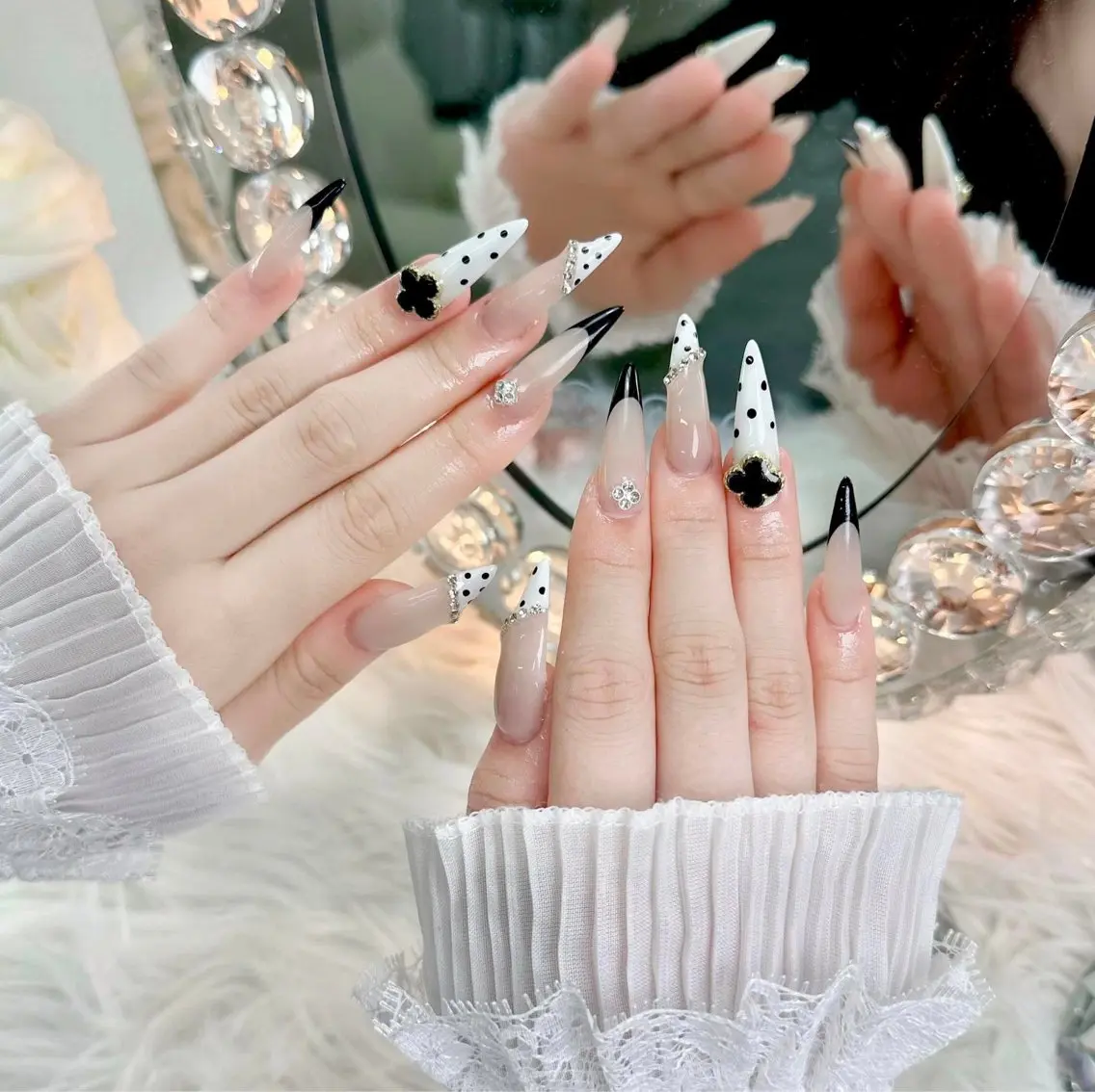 ネイル オーロラネイル チークネイル フラッシュネイル フレンチネイル ジェルネイル ハンドネイル ハンドケア Miyu Nailのネイルデザイン