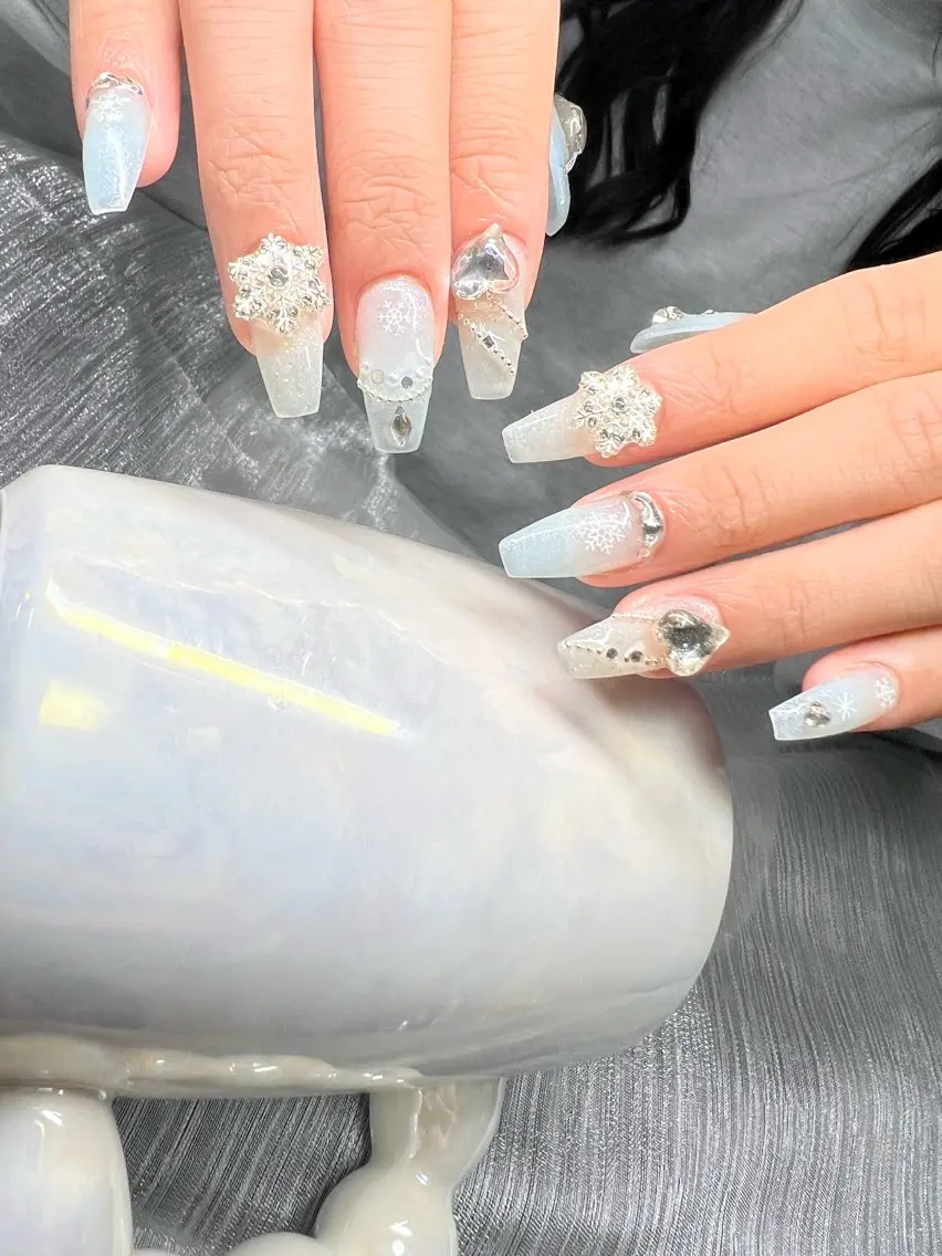 ネイル オーロラネイル チークネイル 長さ出し フットネイル フレンチネイル ハンドネイル Lee Nailsのネイルデザイン