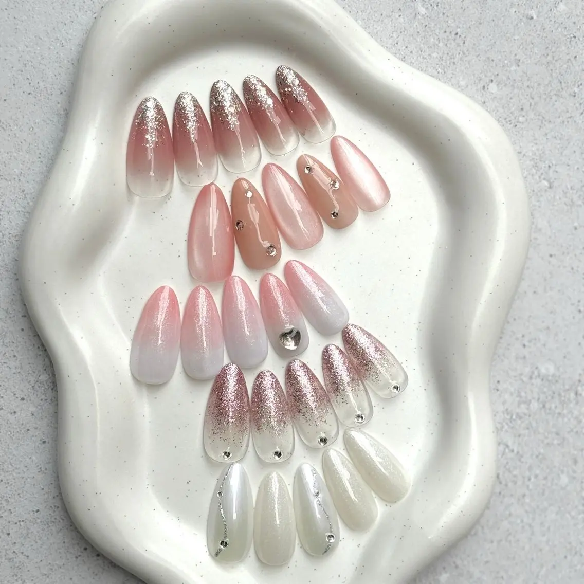 オフ込み💅ハンド　シンプル&キラッとデザイン✨の写真