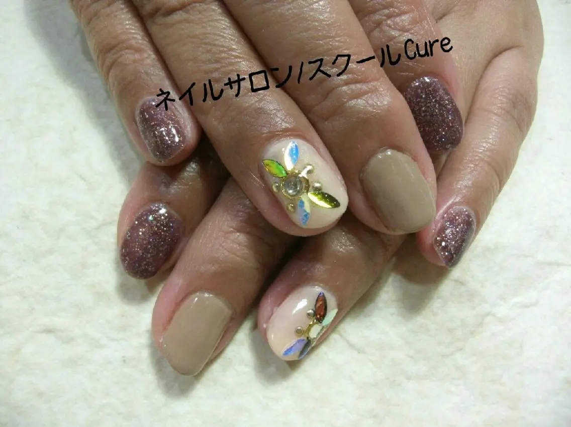 ミディアム ネイル ハンドネイル ネイルサロン Cureのネイルデザイン