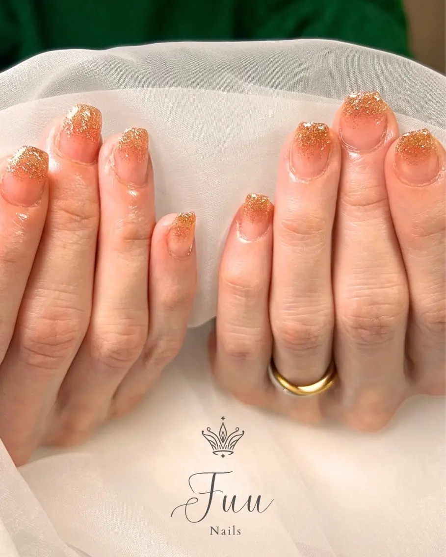 ネイル フラッシュネイル グラデーション キラキラネイル 赤色 シンプルネイル 犬のいるネイルサロン Fuu nailsのネイルデザイン