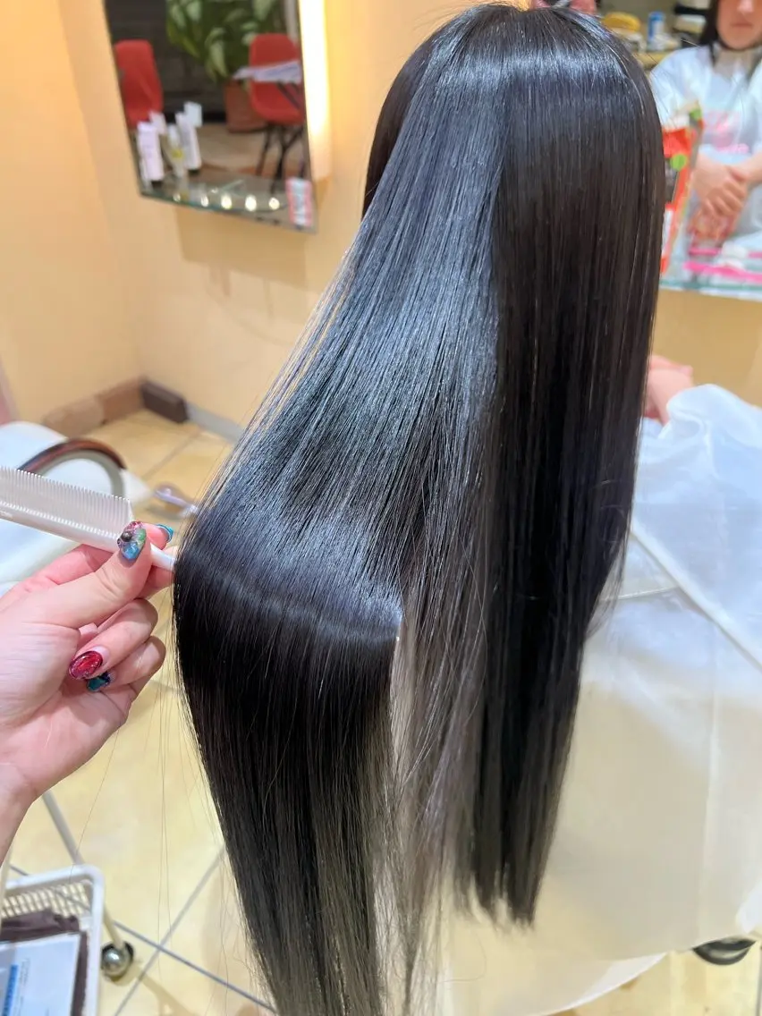 🩵🩷周りを圧倒する艶髪に🩷🩵髪質改善ストレート+最高級内部浸透型トリートメントの写真