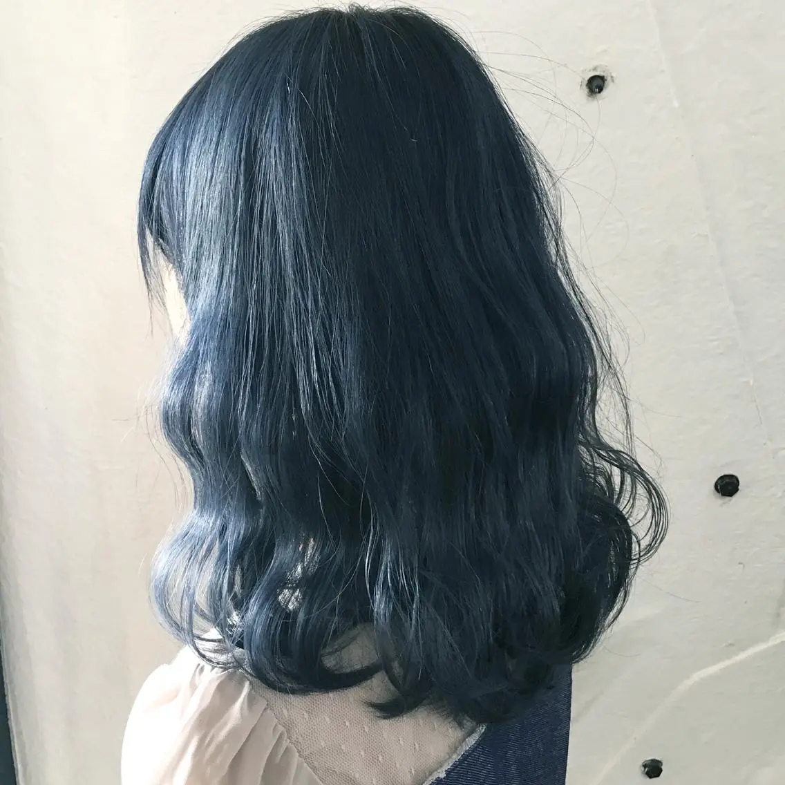 ミディアム カラー ブリーチ ブルーカラー K-POP好き美容師 🇰🇷Kai.Yのヘアスタイル