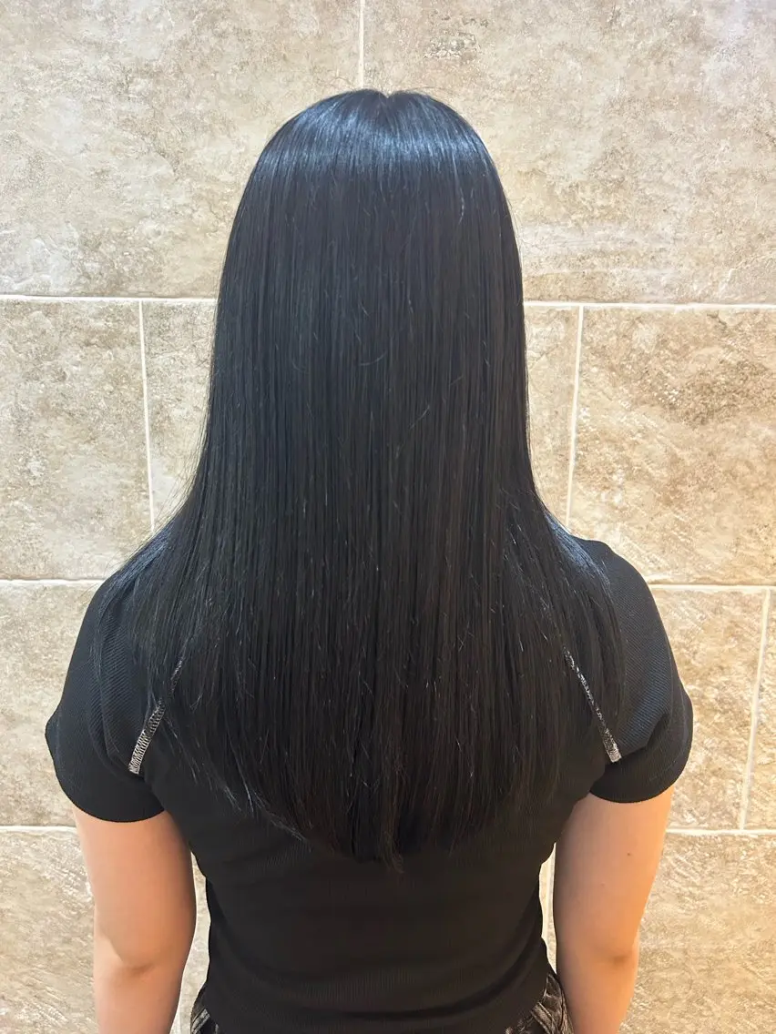 ミディアム カラー 黒髪 ブリーチ ブルーカラー ブルーブラック トリートメント ヘアカラー 長田 有紗のヘアスタイル