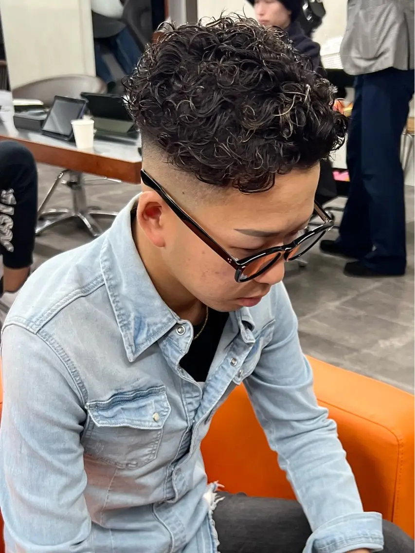 パーマ メンズ 豊崎 佑輔のヘアスタイル