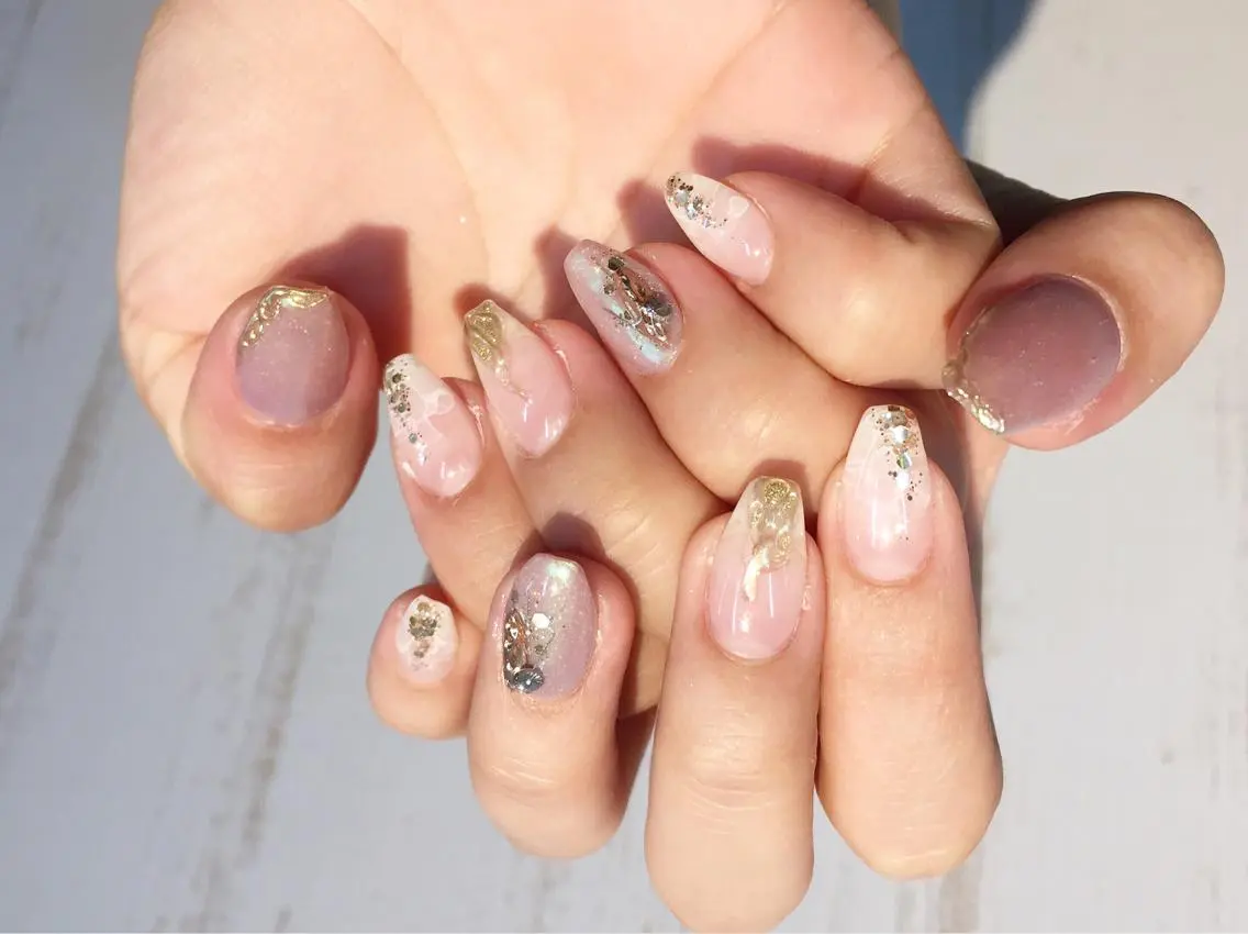 カラー ネイル ミラーネイル ニュアンスネイル crystal ⭐︎ colorのネイルデザイン