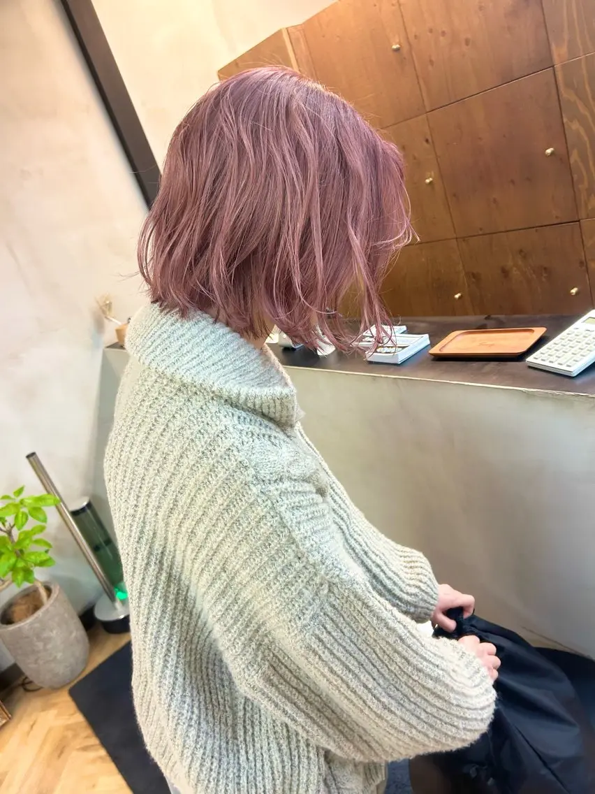 ミディアム カラー パーマ ヘアアレンジ ベージュカラー ハイトーンカラー ボブ デザインカラー/ボブ ブリーチカラー/ユリのヘアスタイル