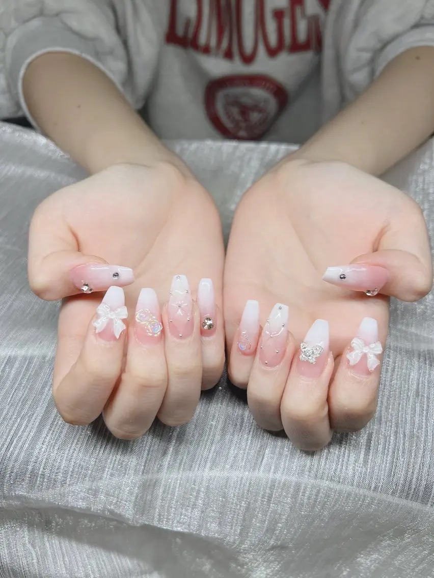 ネイル オーロラネイル チークネイル 長さ出し フットネイル フレンチネイル Lee Nails チップ長さだし専門店のネイルデザイン