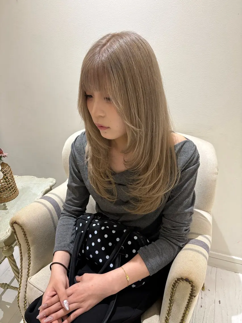ロング カラー ベージュカラー ブリーチ 透明感カラー ミルクティーベージュ レイヤーカット ヘアカラー ブリーチなしWカラー レイヤー/Rickyのヘアスタイル