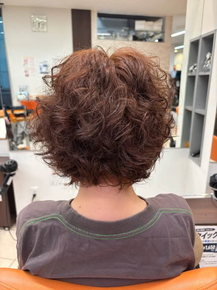 ショート カラー ブラウンカラー オレンジ オレンジブラウン ヘアカラー 米本 実桜のヘアスタイル