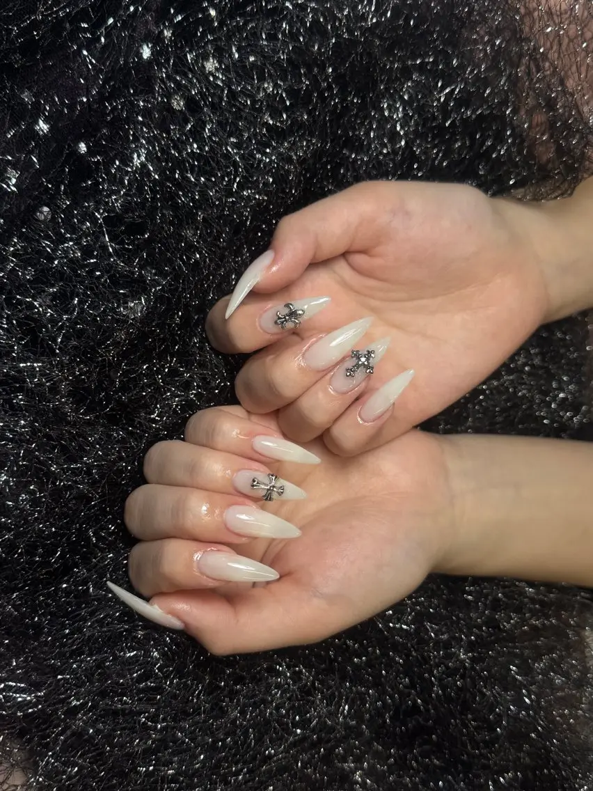 ネイル 成人式 フラッシュネイル フレンチネイル ジェルネイル グラデーション ハンドネイル 😍Yumi❤️ 💅Nail💅のネイルデザイン