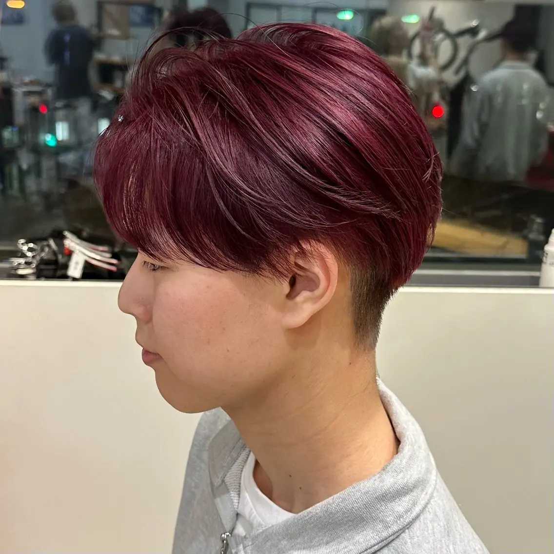 ショート カラー メンズ ハイトーンニュアンス 毛流れシャドウパーマのヘアスタイル