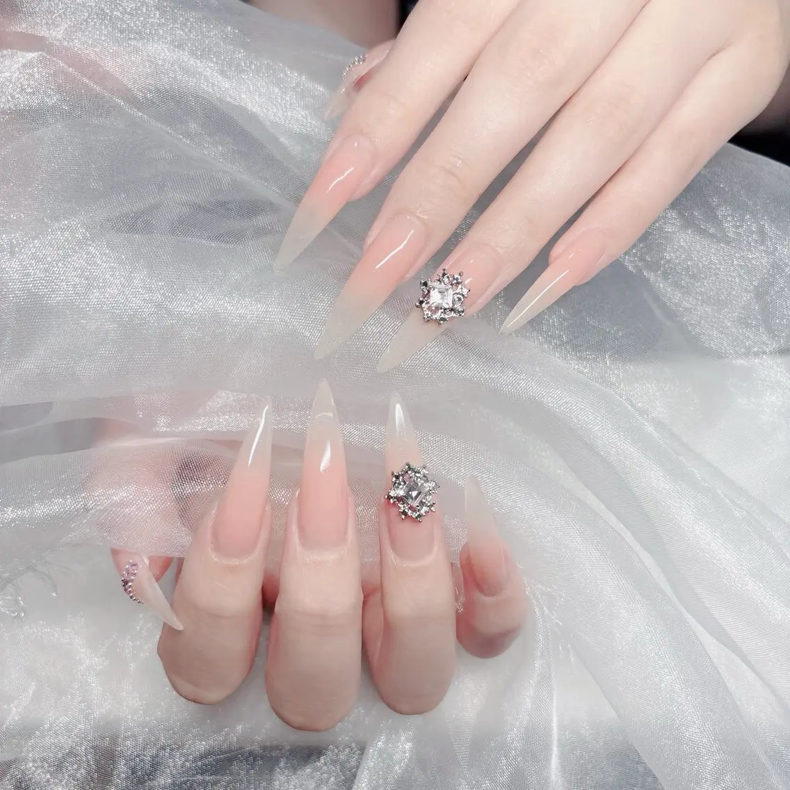 ネイル フットネイル フレンチネイル グラデーション 韓国ネイル ロングネイル Hani Nail Salonのネイルデザイン