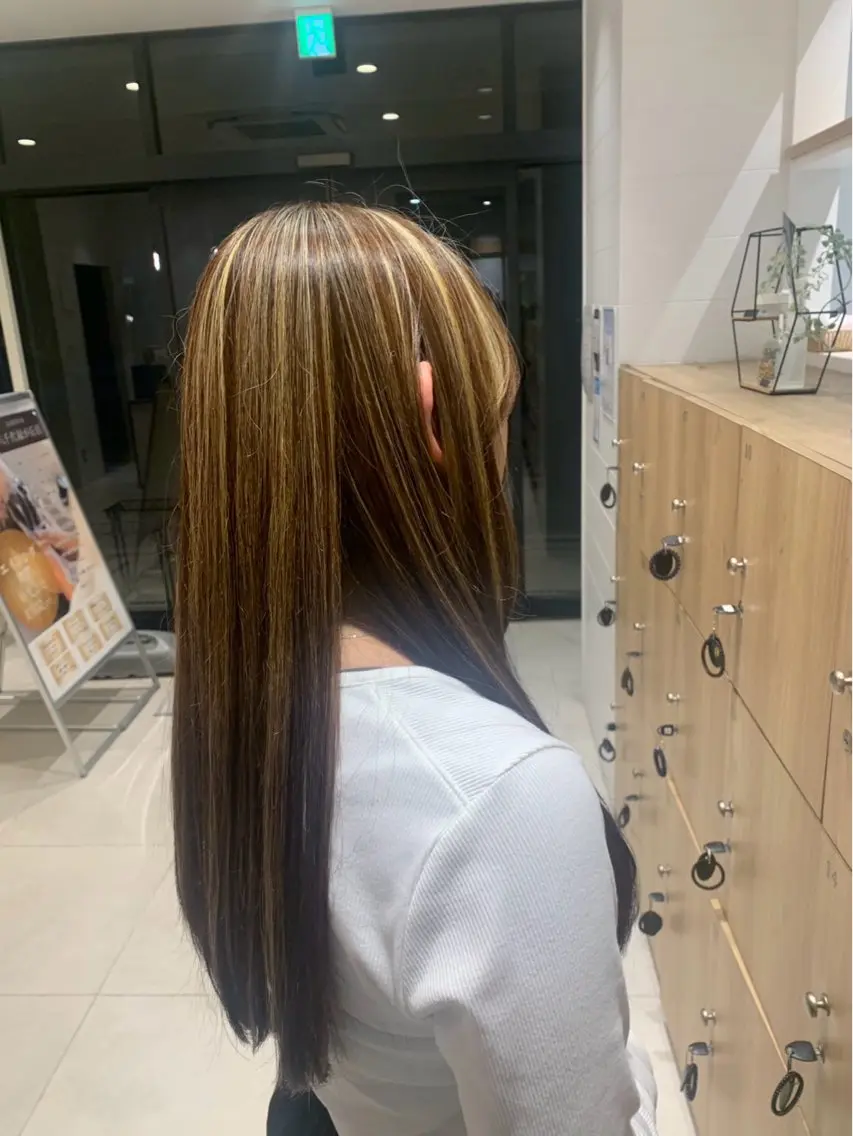 ロング カラー 抜きっぱなしブロンド ブラウンカラー ハイライトカラー ハイライト ヘアカラー トリートメント 【シールエクステ/透 明感カラー】さくらのヘアスタイル