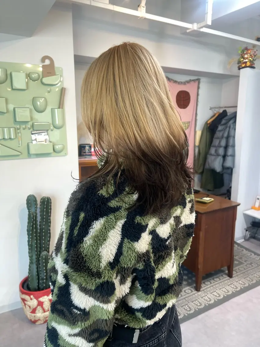 ミディアム カラー ミディアムレイヤー デザインカラー レイヤーカット カット ヘアカラー トリートメント ヘアセット 丁寧なカウンセリング 🌿KENTA🌿のヘアスタイル