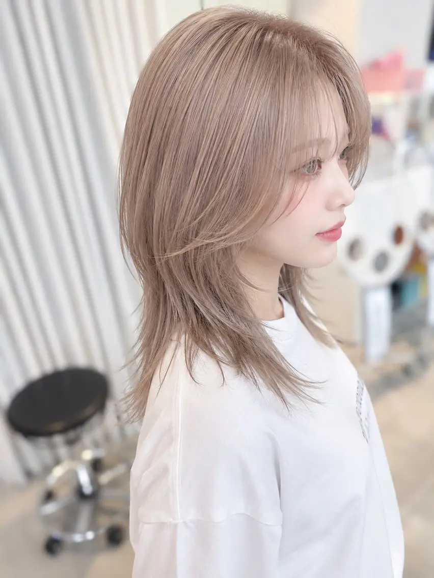 ミディアム カラー グレージュ ハッシュカット レイヤーカット 小顔カット カット ヘアカラー 【デザインカラー】 南堀江　宇都宮のヘアスタイル