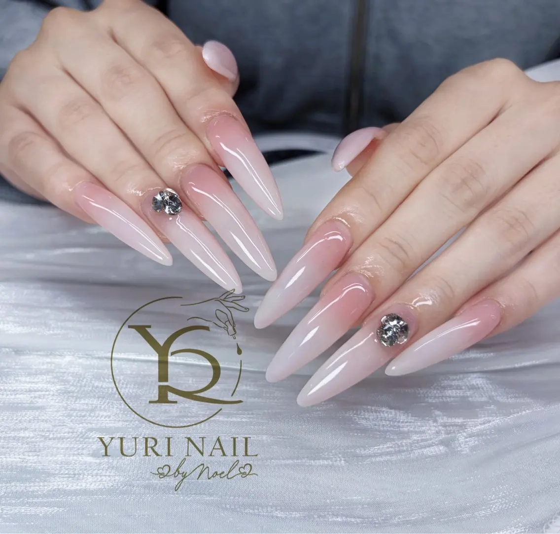 ネイル ハンドネイル フットネイル ハンドケア YURI Nail NARITAのネイルデザイン
