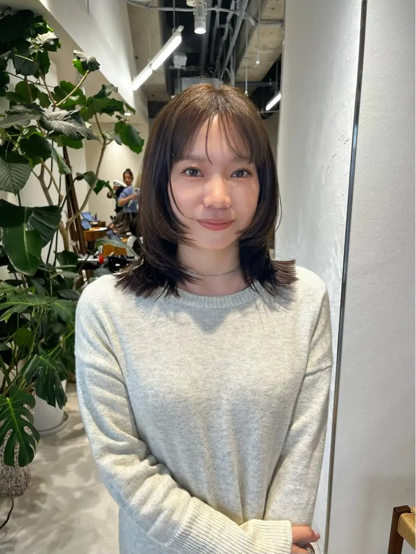 ミディアム カラー ブラウンカラー オリーブブラウン レイヤーカット カット ヘアカラー トリートメント レイヤーカット/ブラ ウンカラー/河野凜のヘアスタイル