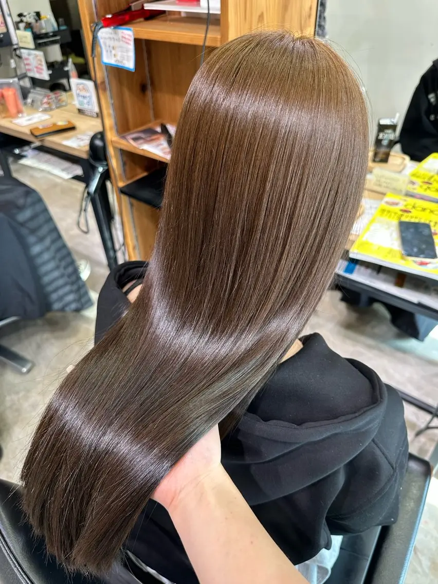 ロング カラー 伊藤 旭華のヘアスタイル