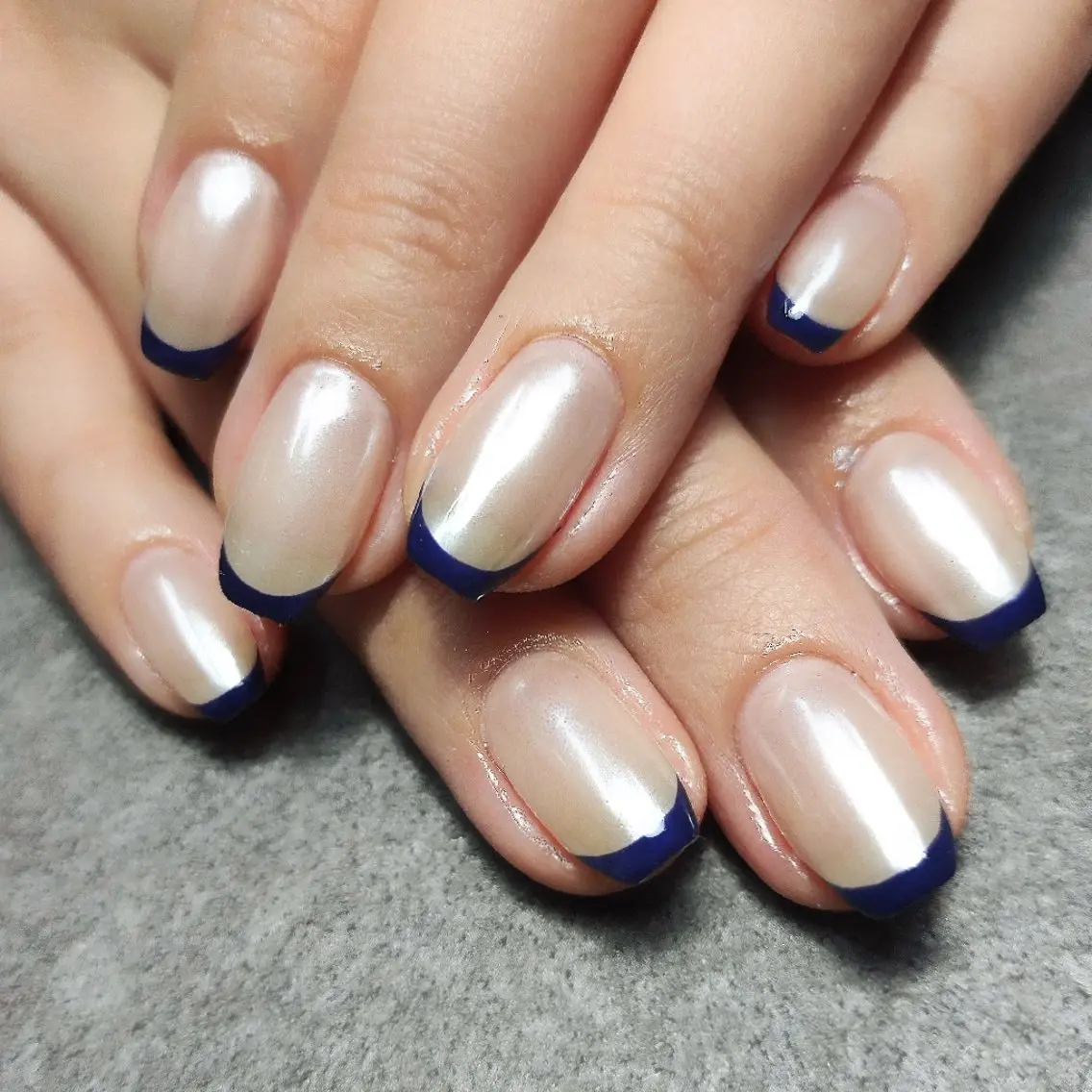 ネイル オーロラネイル フレンチネイル ネイビー ホワイト ハンドネイル 個人サロン saltnailのネイルデザイン