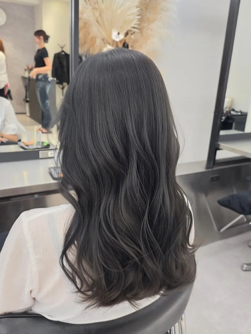 ロング カラー アッシュ アッシュブラック 黒髪 カット ヘアカラー 心斎橋/ブリーチなし 赤み消し/髪質改善のヘアスタイル