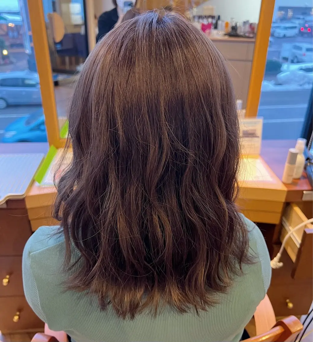 ミディアム カラー 小島 七海のヘアスタイル
