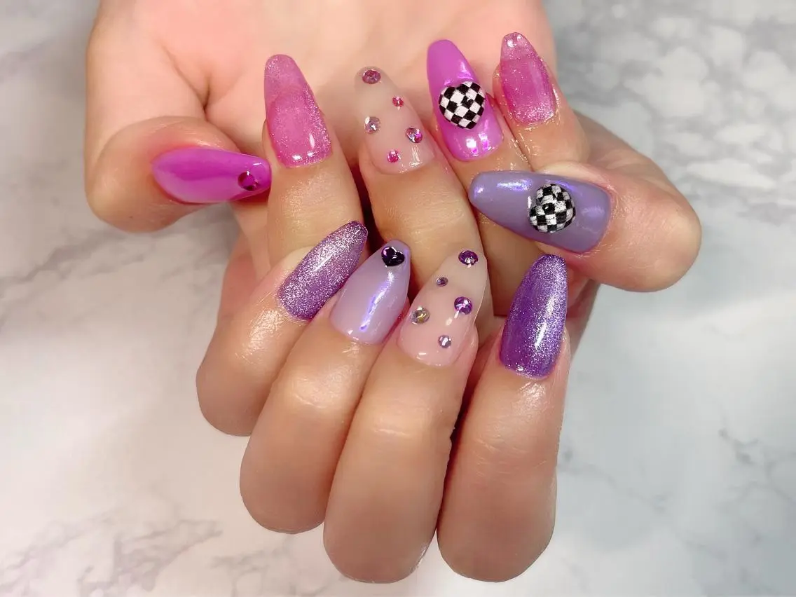 ネイル オーロラネイル マグネットネイル ピンク ストーンネイル ハンドネイル Nail Salon KURELLYのネイルデザイン