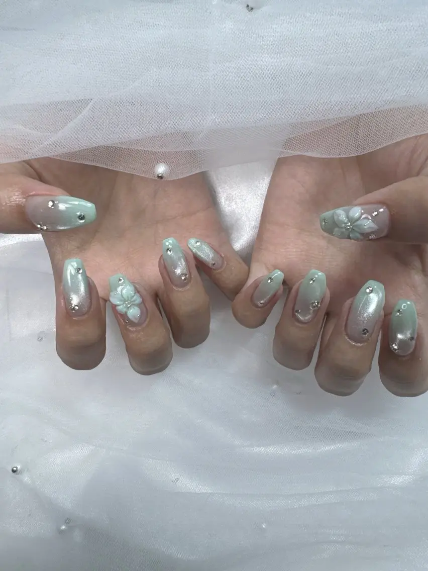 ネイル アートネイル チークネイル ドット フットネイル フレンチネイル ハンドネイル Queeens nailのネイルデザイン
