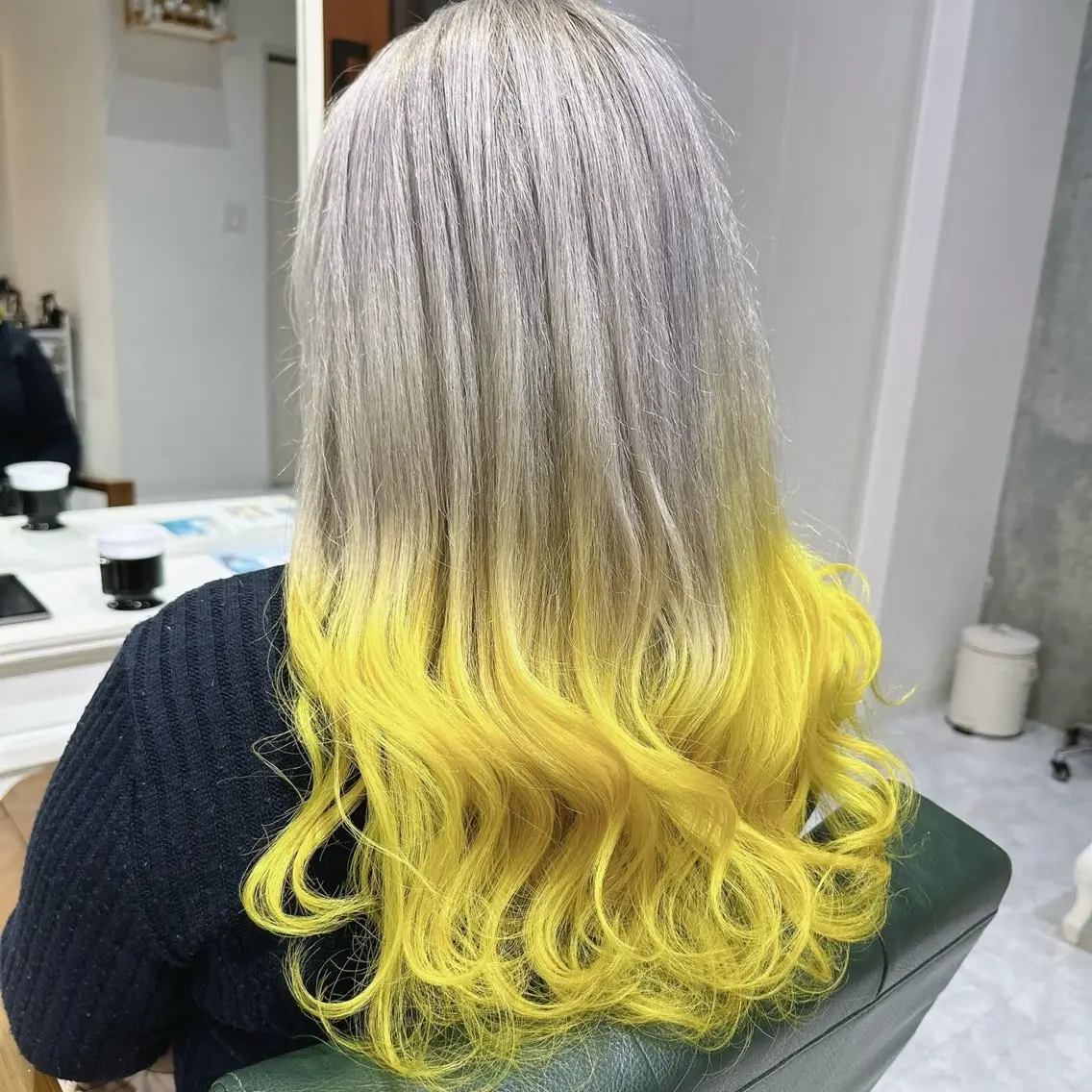 ロング カラー ブリーチ デザインカラー グラデーションカラー ハイトーンカラー シルバー DAYS Men’sのヘアスタイル