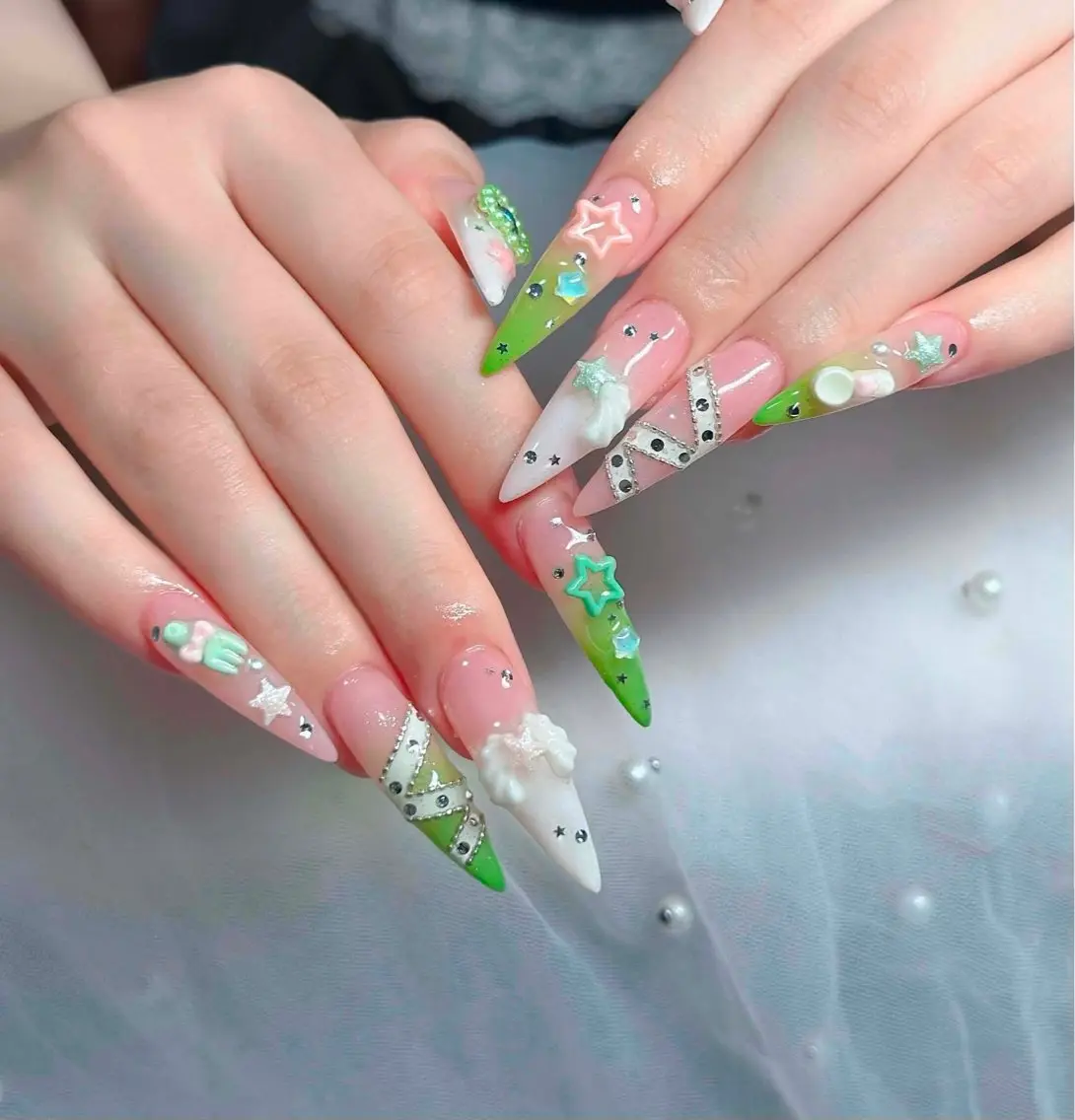 ネイル チークネイル フレンチネイル キラキラネイル 韓国ネイル マグネットネイル ハンドネイル yuuna hbabynailのネイルデザイン