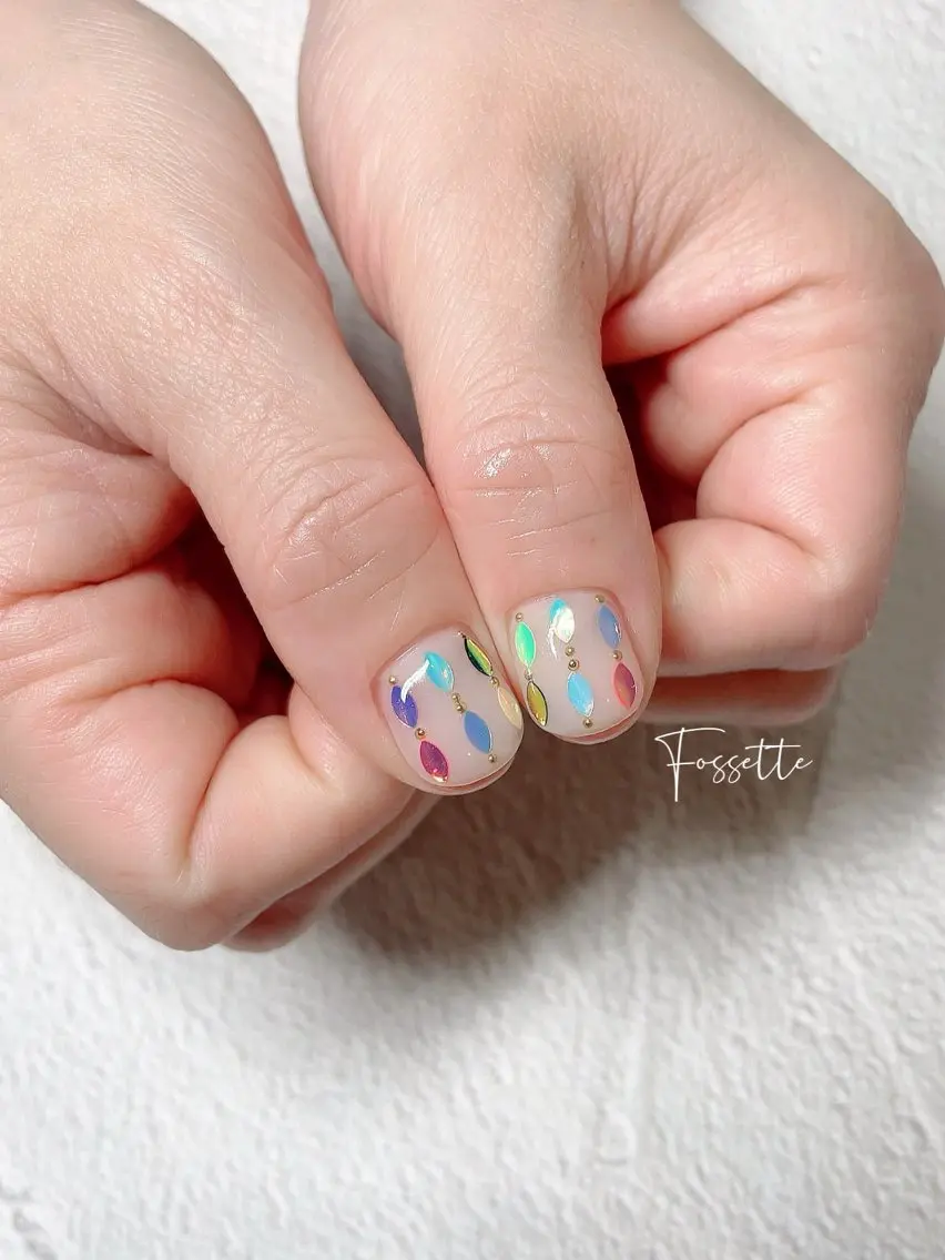 ネイル ホログラムネイル ニュアンスネイル ショートネイル 夏ネイル ハンドネイル nailsalon Fossetteのネイルデザイン
