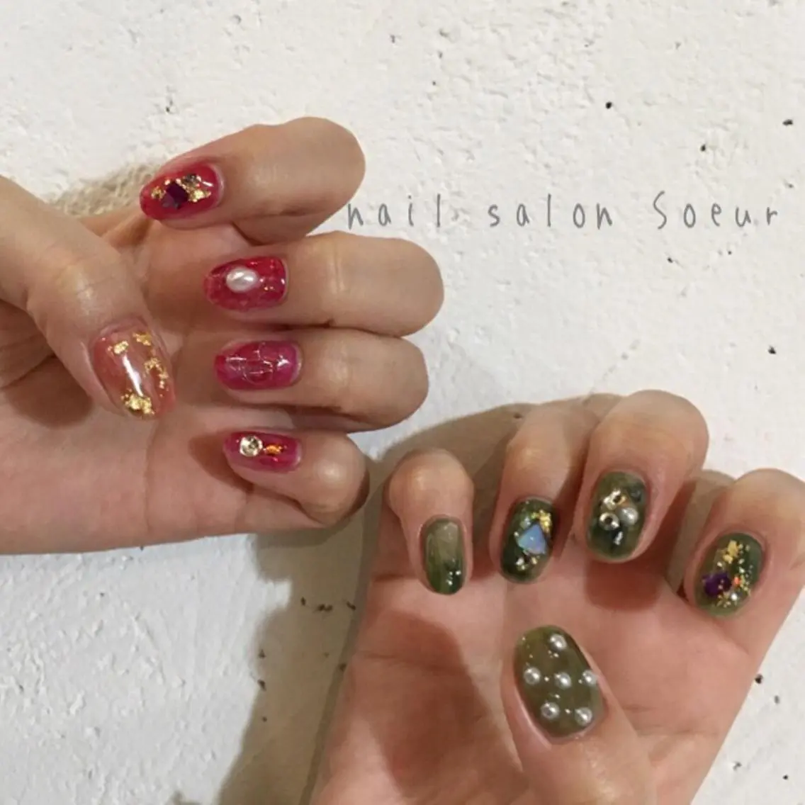 ネイル アートネイル ジェルネイル グリーン ニュアンスネイル 赤色 ハンドネイル nail salon Soeurのネイルデザイン