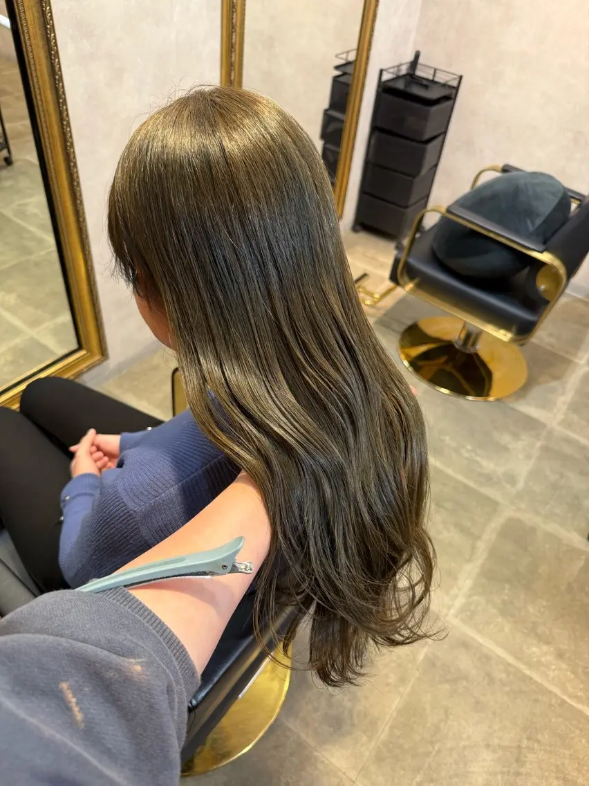 ロング カラー ベージュカラー ブリーチ 透明感カラー オリーブベージュ maco /カラー・縮毛矯正のヘアスタイル