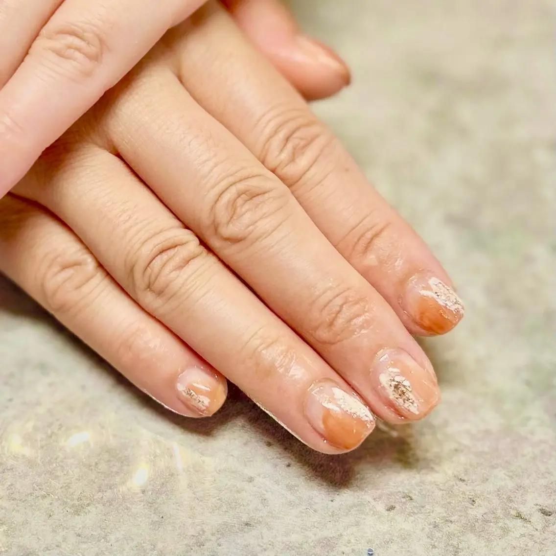 ネイル ニュアンスネイル オレンジ ホワイト 山下 比波のネイルデザイン