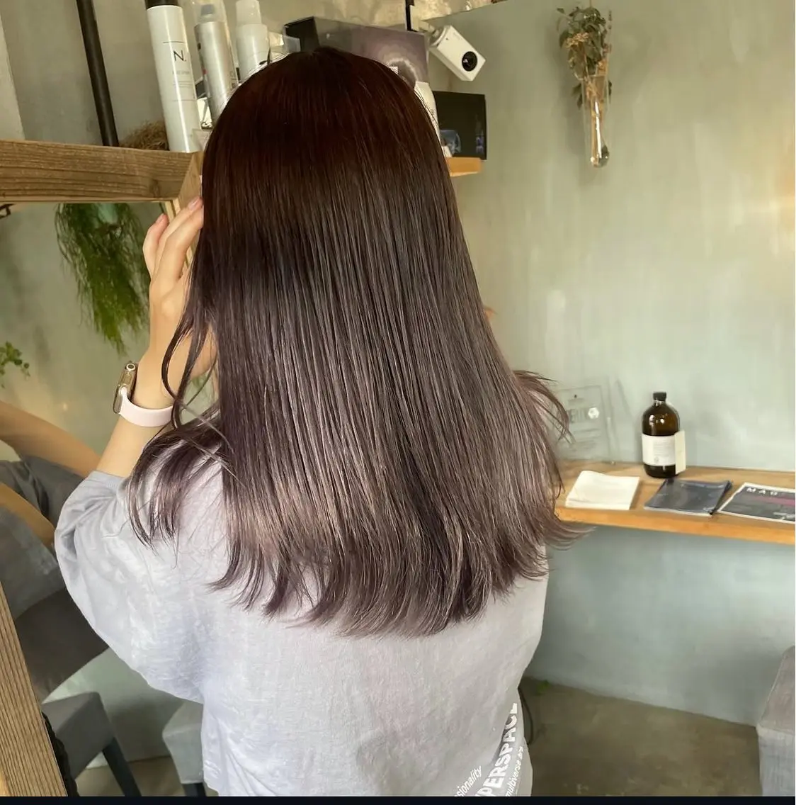 セミロング ひな子　江坂美容室 カラーモデルのヘアスタイル
