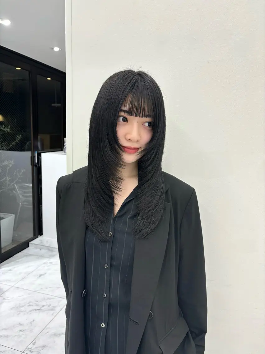ロング カラー 黒髪 ブルーカラー ブルーブラック 透明感カラー レイヤーカット カット ヘアカラー 韓国レイヤー/ 縮毛矯正🎀minaのヘアスタイル