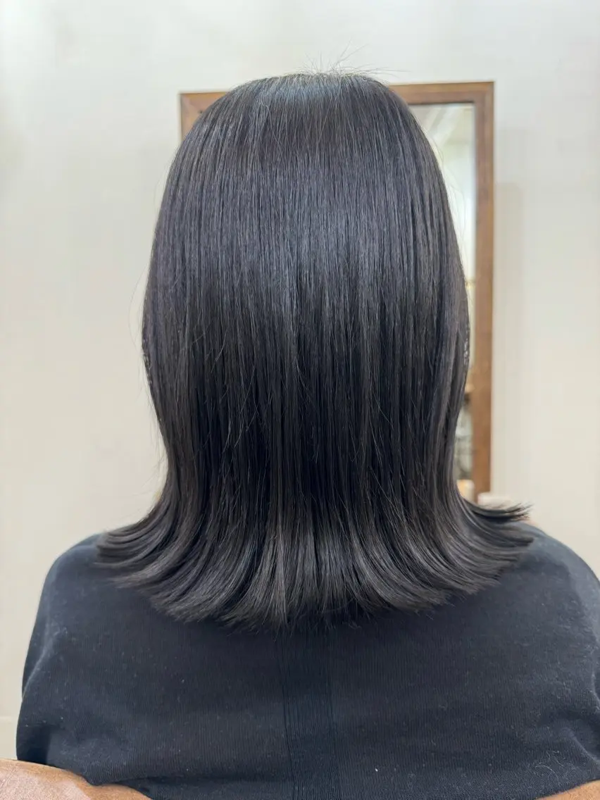 ミディアム カラー 切りっぱなしボブ ブリーチ ダークグレー ブリーチなしカラー ボブ カット ヘアカラー トリートメント ブリーチなし透明感 タケザワミキのヘアスタイル