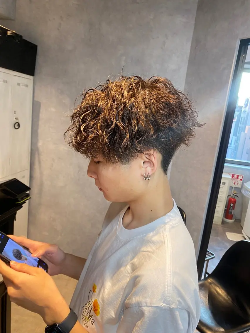 🔵【再来様クーポン】メンズカット+ツイストスパイラルパーマ🔥(眉毛カット+トリートメント付き)の写真