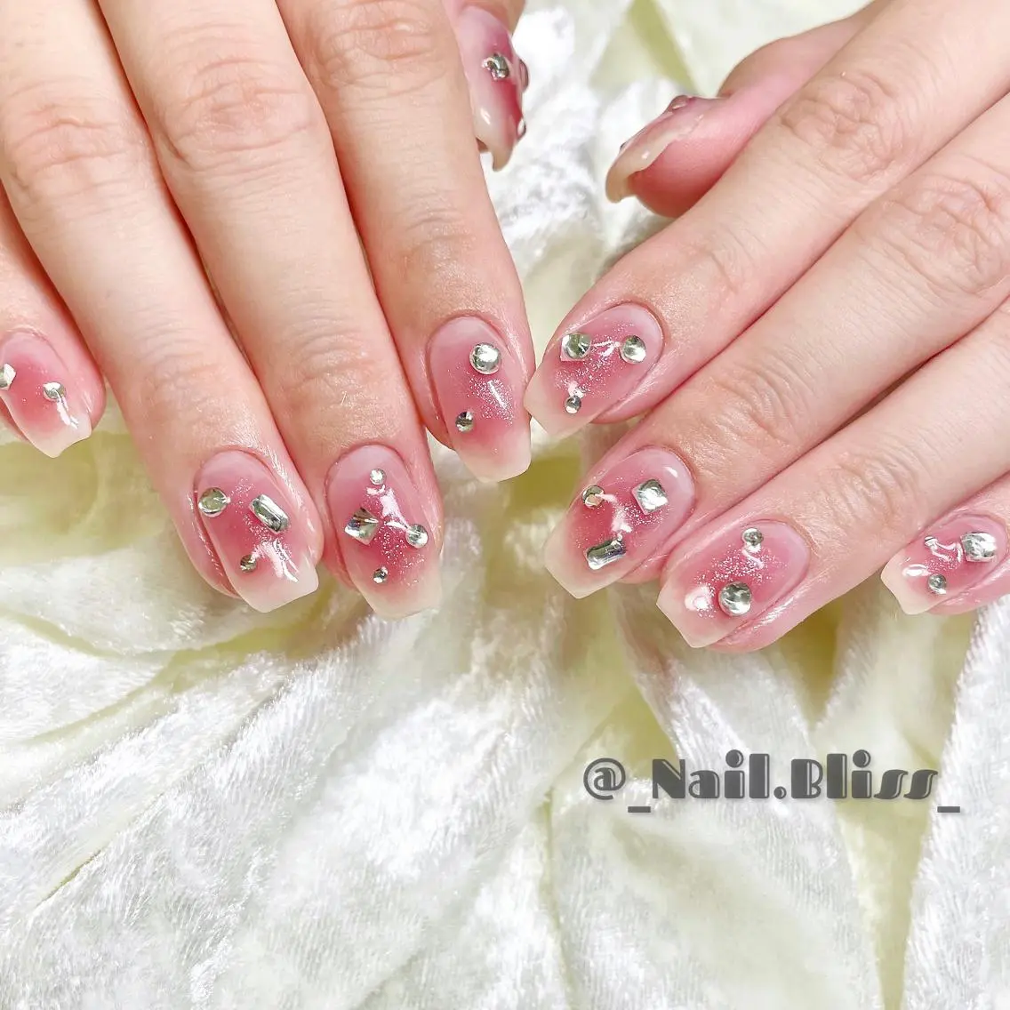 ネイル チークネイル ハンドネイル NAIL BLISSのネイルデザイン