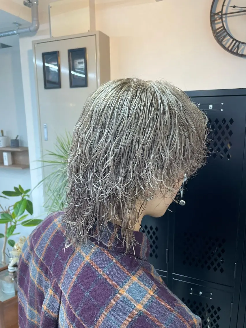 ミディアム カラー パーマ メンズ 沖見 颯斗のヘアスタイル