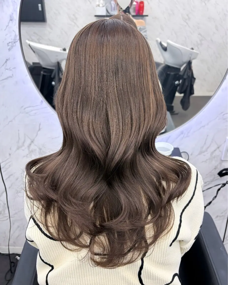 ロング カラー グレージュ オリーブグレージュ オリーブグレー 韓国ヘア🎀 /♡𝓝𝓸𝓪♡のヘアスタイル