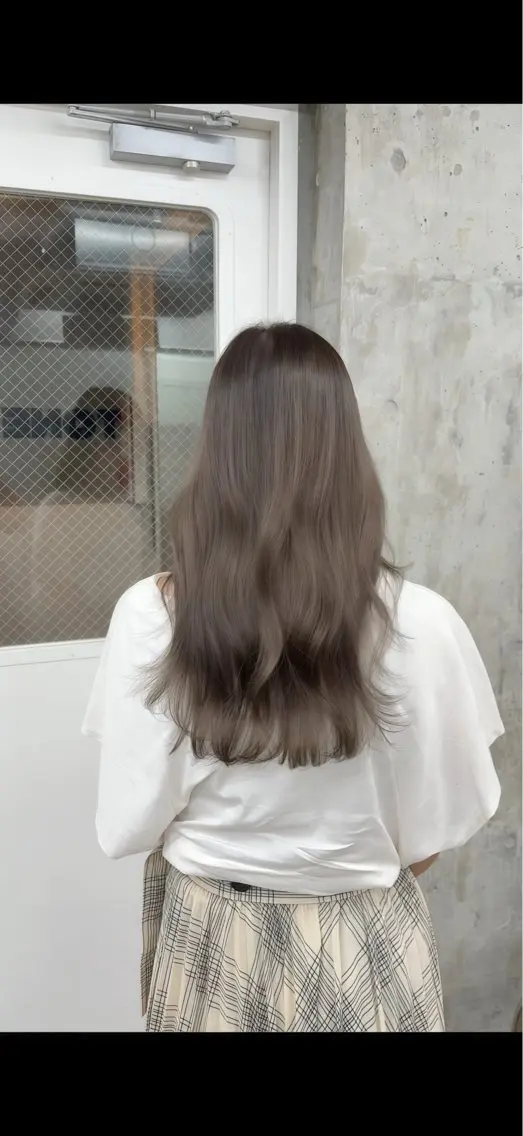 ロング カラー グレージュ カット ヘアカラー トリートメント 高橋大樹/グレー ジュ/ブリーチなしのヘアスタイル