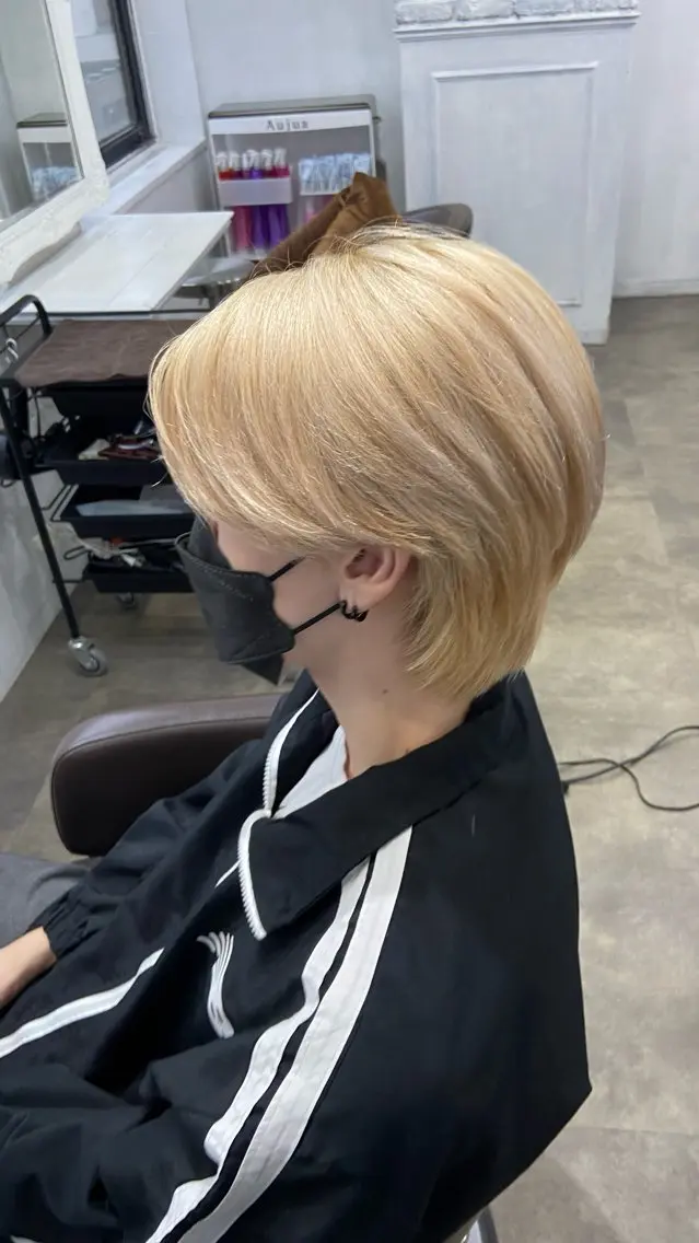 ショート カラー ベージュカラー ブリーチ 抜きっぱなしブロンド ブロンド ケアブリーチ 札幌ブリーチカラー/ ダブルカラー/ドイのヘアスタイル